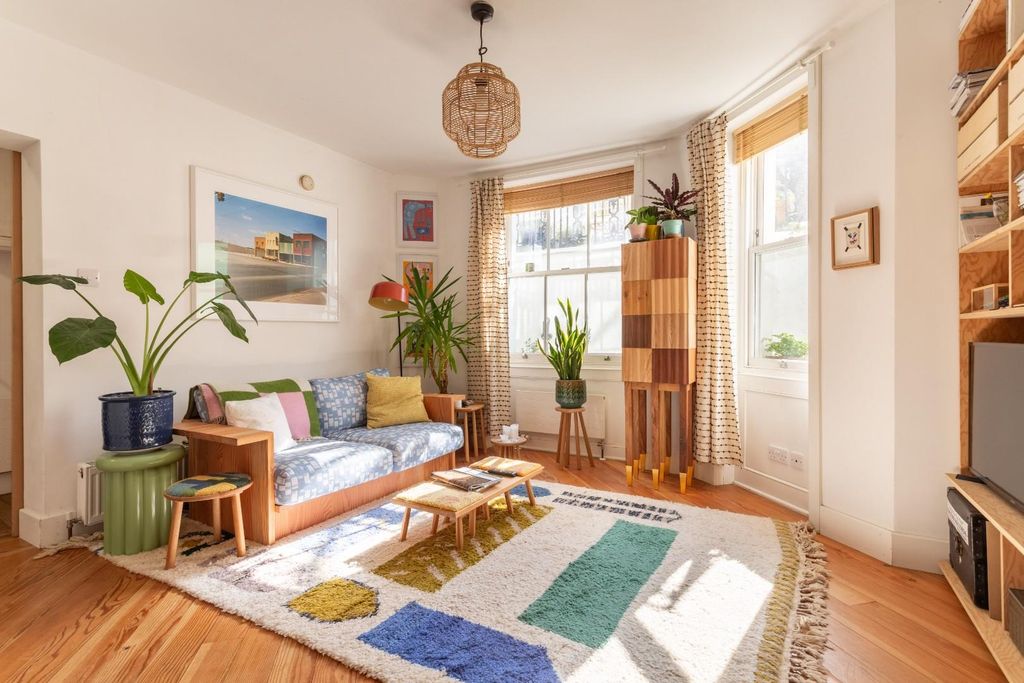 Property photo 2 of 17 Goldsmid Road-14.Jpg