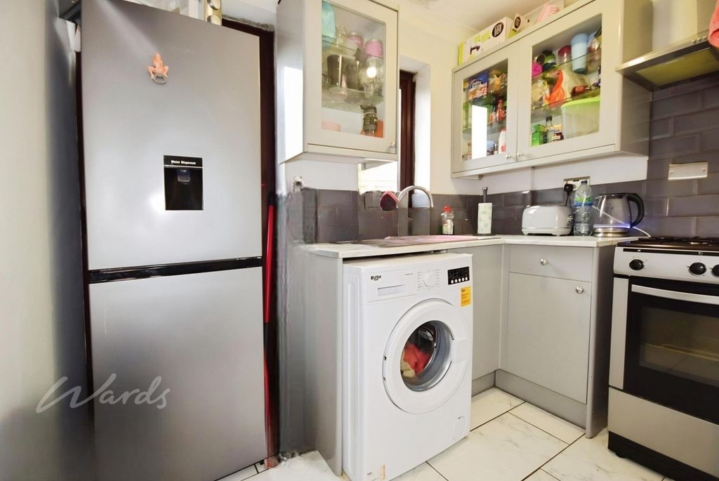 Property photo 2 of 6 Bungalow Kitchen