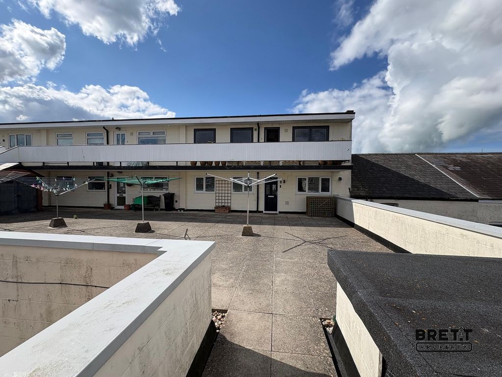 2 bed flat for saleHaven Heights, Milford Haven, Pembrokeshire. SA73