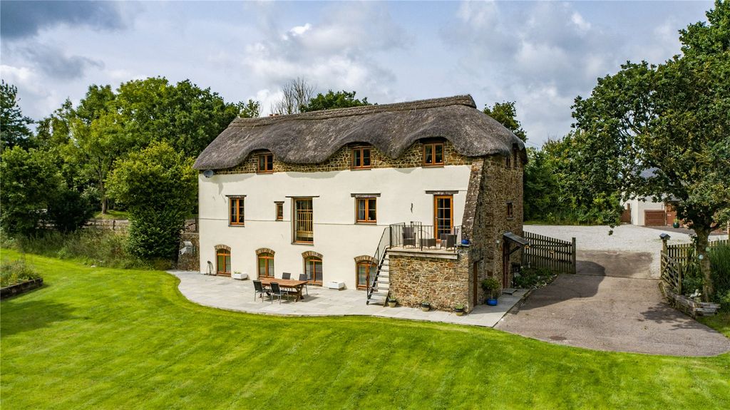 Property photo 2 of 27 Old Aish Barn