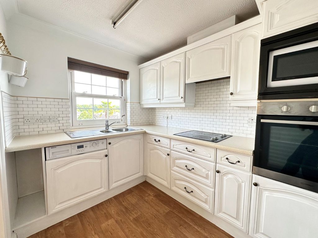 Property photo 2 of 13 5200492