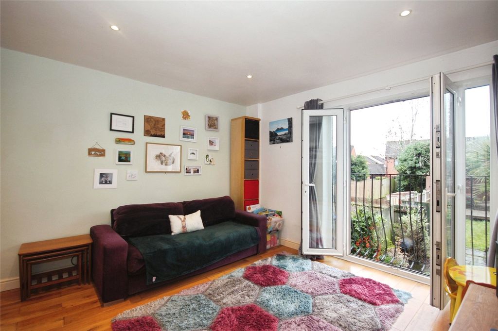 Property photo 2 of 23 Living Room