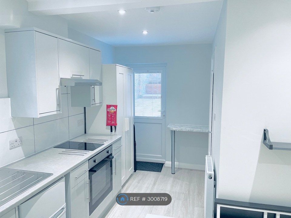 Property photo 1 of 4 Studio (Own Bathroom & Kitchen)