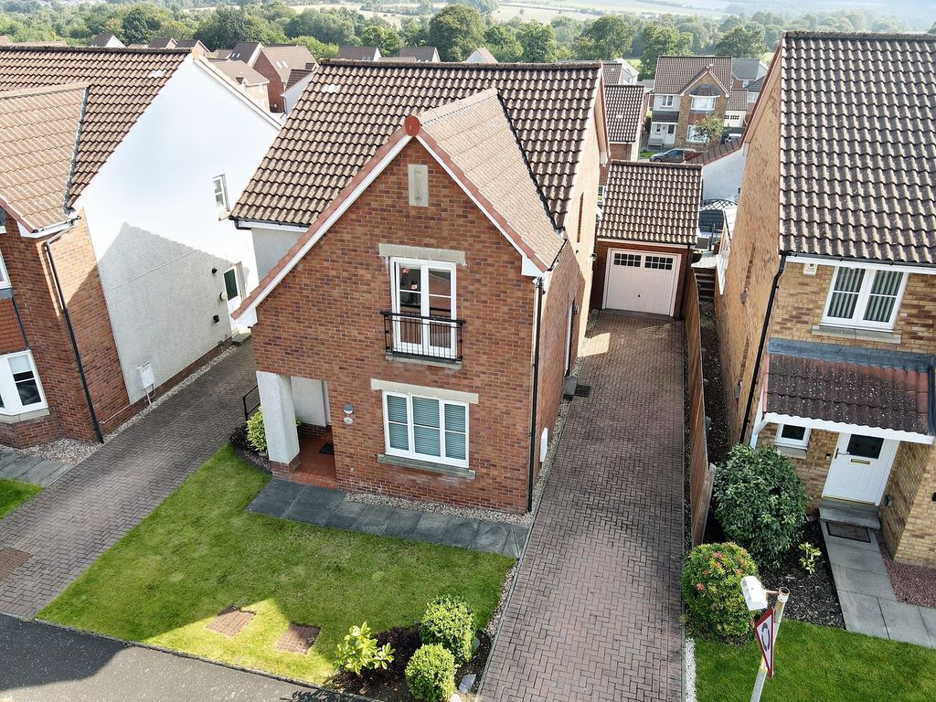 Property photo 2 of 32