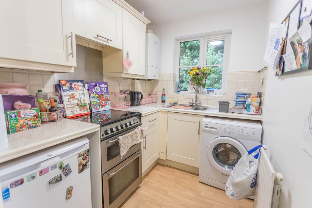 Property photo 3 of 9 Separate Kitchen