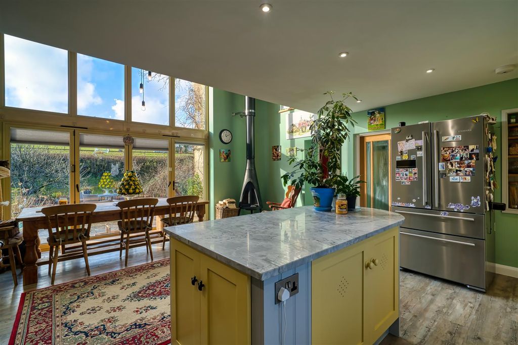 Property photo 2 of 13 Kitchen / Dining Room