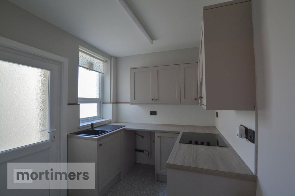 Property photo 3 of 14 Kitchen
