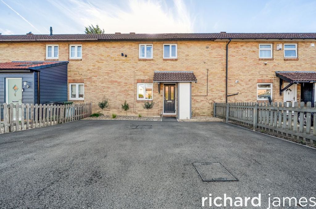 Property photo 1 of 11 61c8A9c3E6134Efb9E0741B578F6A06F