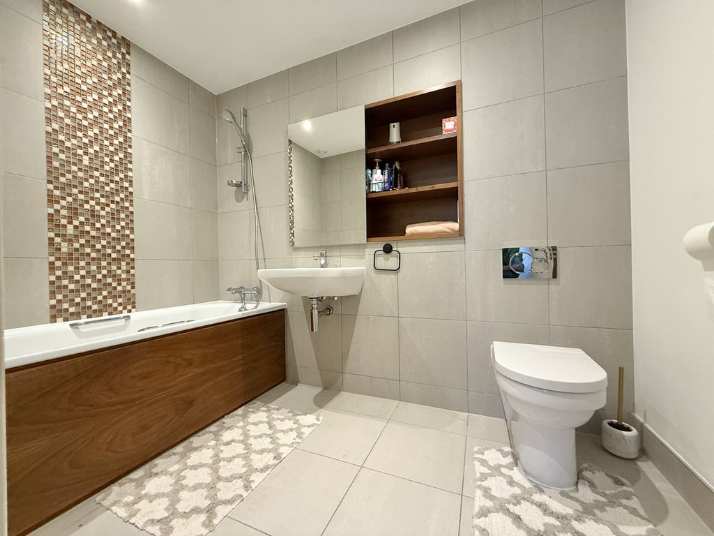 Property photo 1 of 31