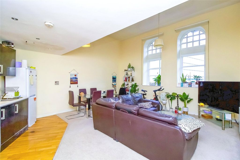 Property photo 1 of 8 Living/Dining Area