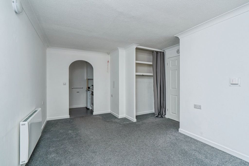 Property photo 3 of 17