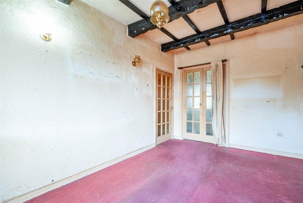 Property photo 3 of 16 Lounge