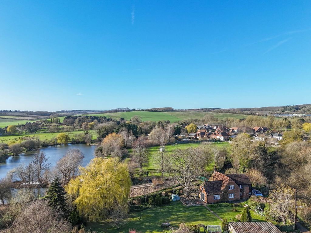 Property photo 2 of 21