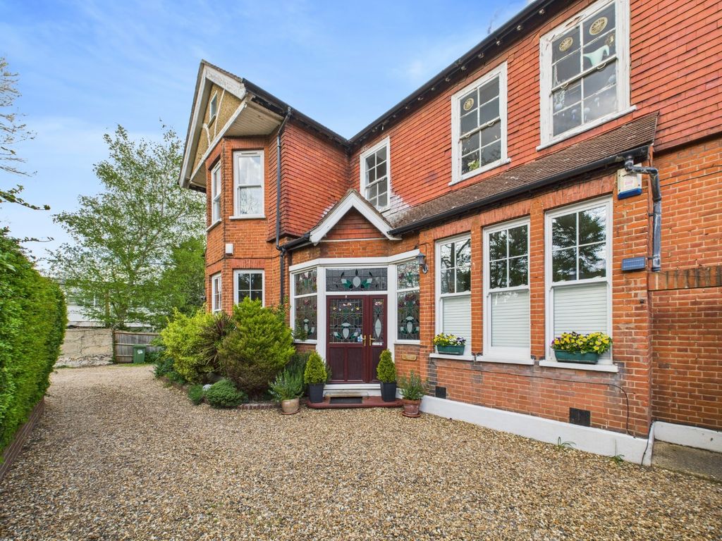 Property photo 2 of 17 4018403