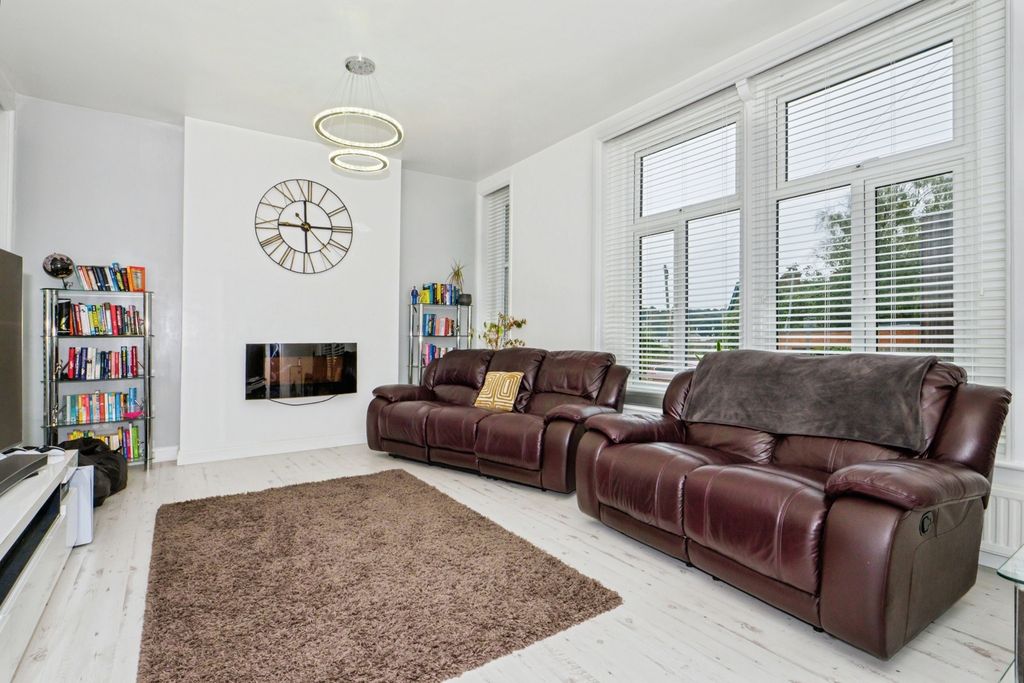 Property photo 2 of 17 Photo