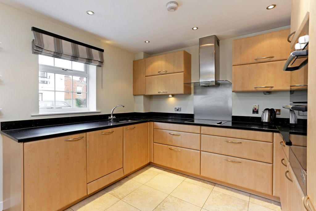 Property photo 3 of 19 Kitchen