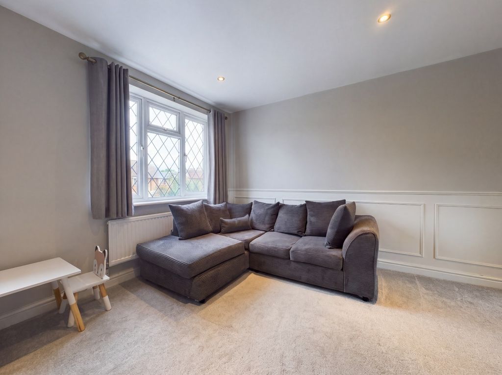 Property photo 3 of 13 5697044