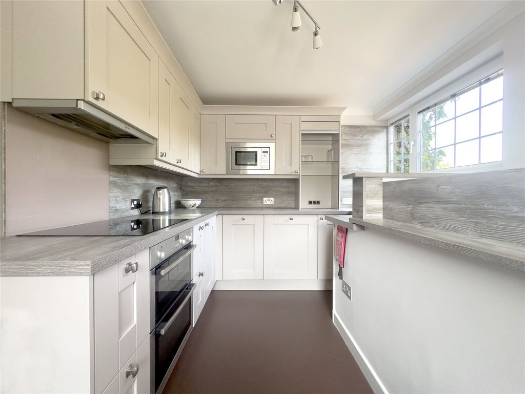 Property photo 2 of 11 Kitchen