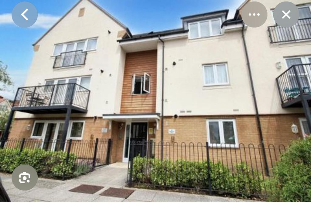 Property photo 1 of 9 2 Bed Flat For Sale Swordfish House, Hayes Ub3