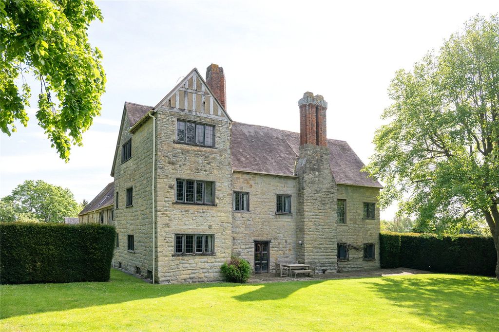 Property photo 3 of 27 Hillborough Manor