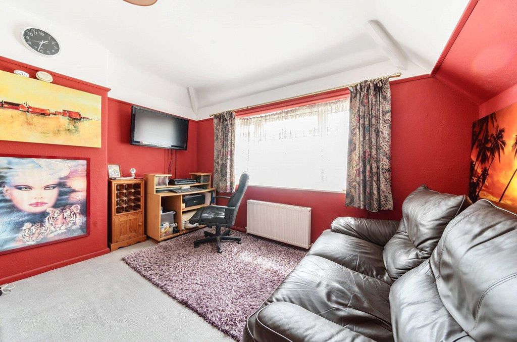 Property photo 2 of 10 Lounge