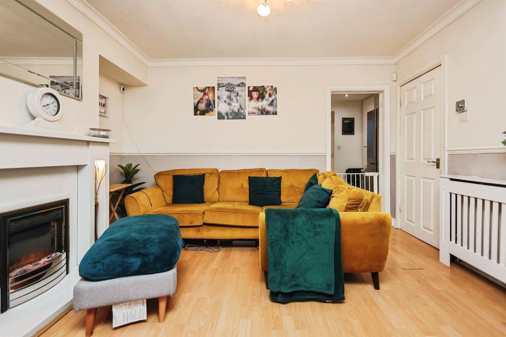 Property photo 3 of 17