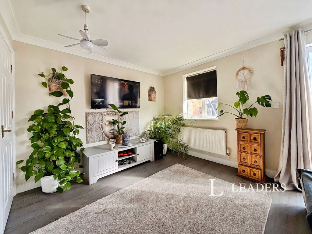 Property photo 3 of 12 Pbox-Img.Jpg