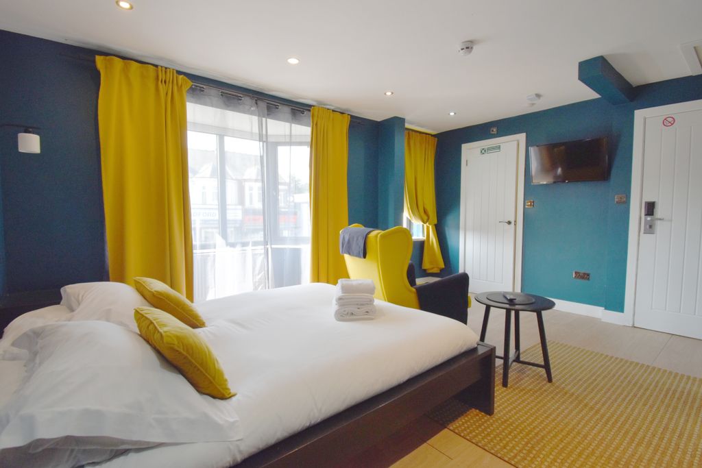 Property photo 3 of 6