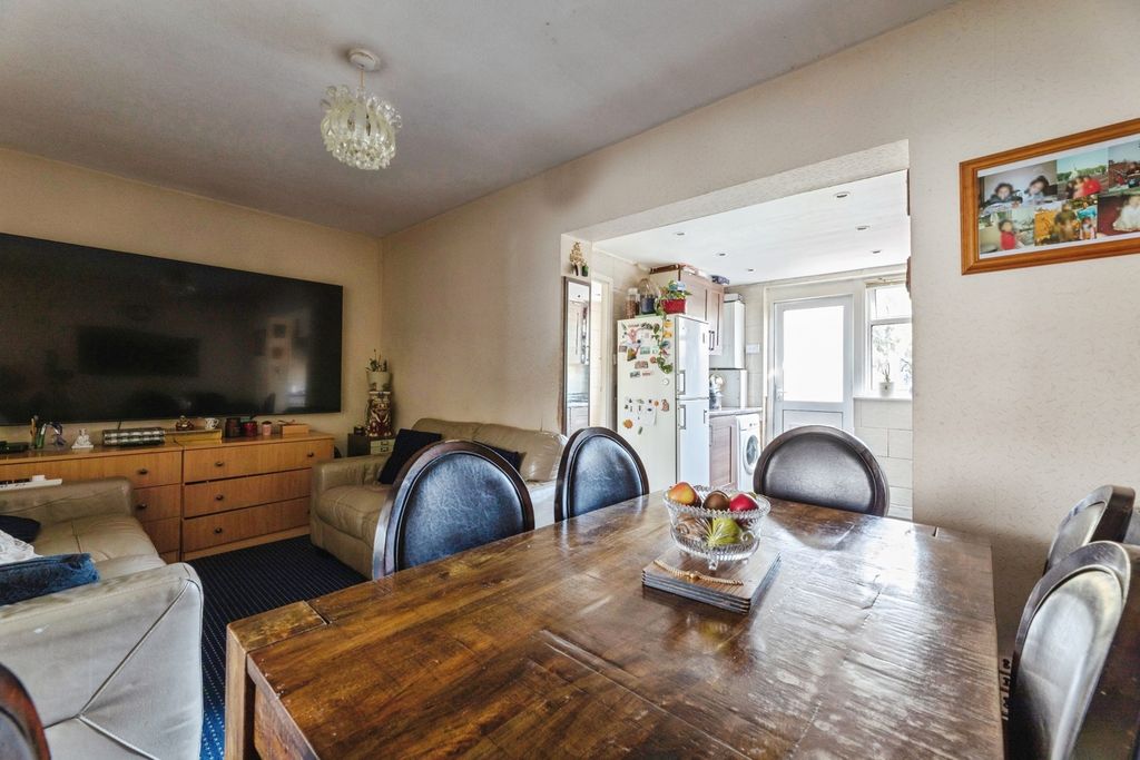 Property photo 3 of 17 Pbox-Img.Jpg