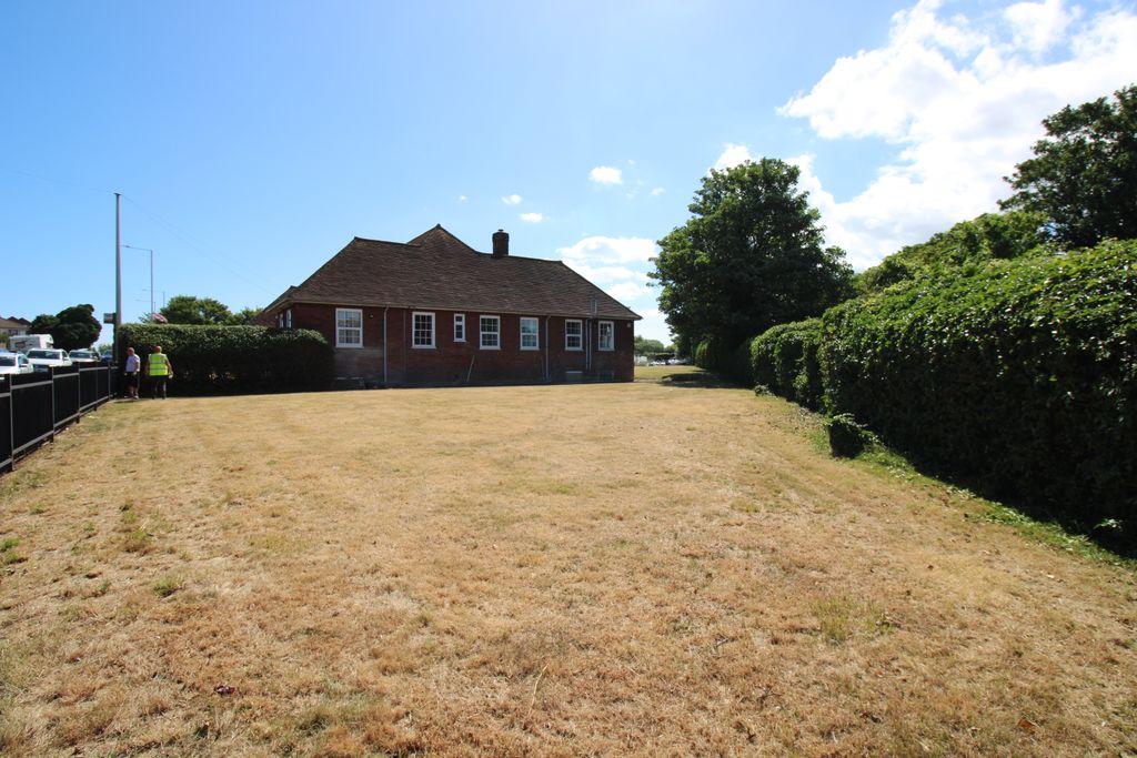 Property photo 2 of 6