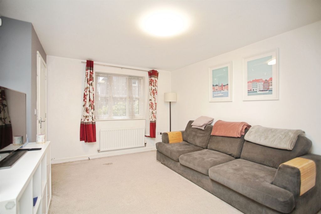 Property photo 2 of 14