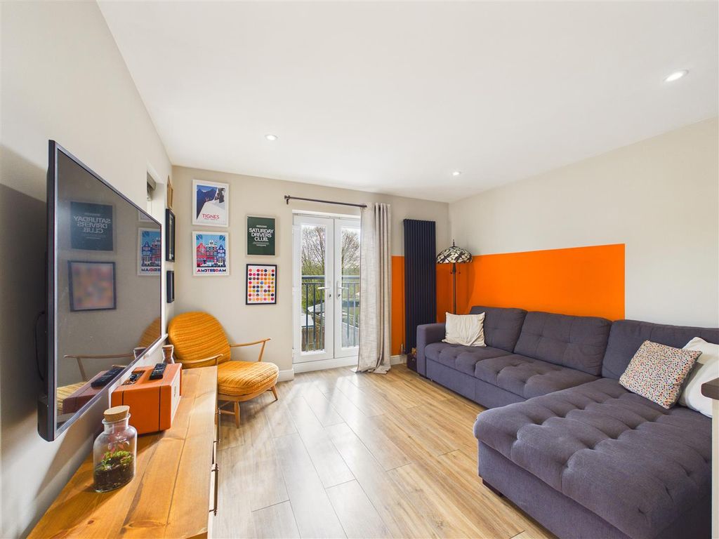 Property photo 2 of 10 Cam05451G0-Pr0110-Still003.Jpg