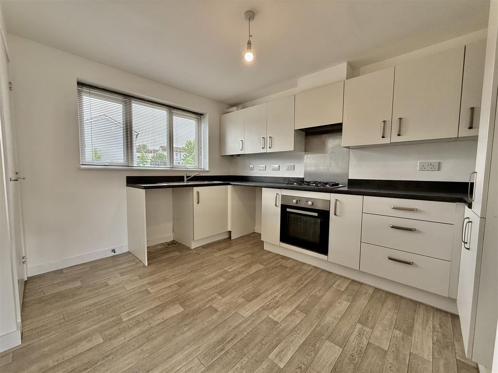 Property photo 3 of 12 Kitchen
