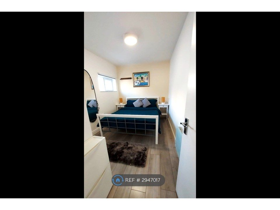 Property photo 2 of 17 The Luxury Boutique Bedroom