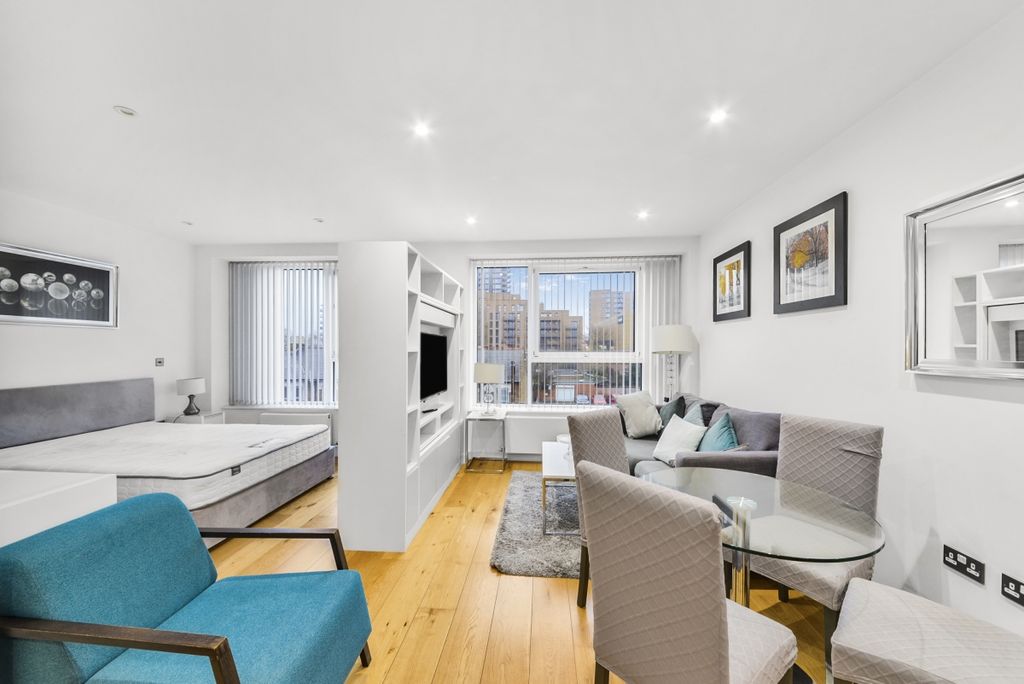 Property photo 3 of 10 Tryon Apartments