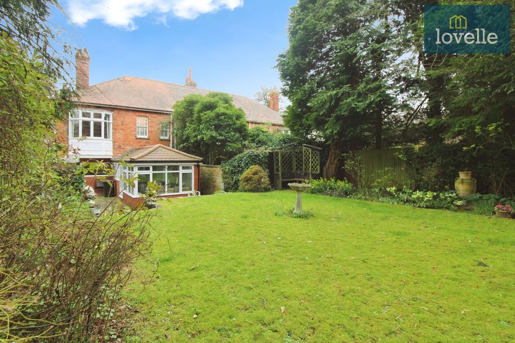 Property photo 2 of 34