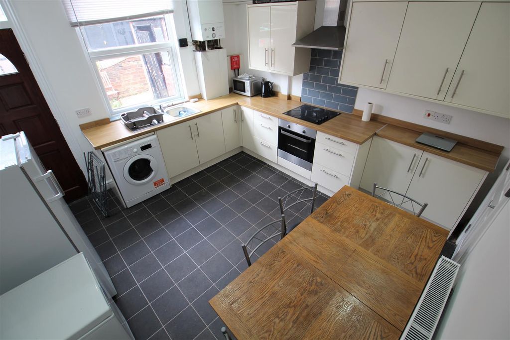 Property photo 1 of 10 Kitchen 2.Jpg