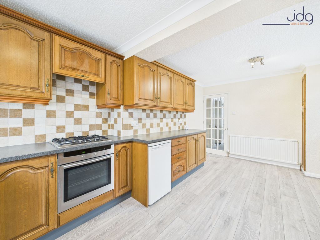 Property photo 3 of 12 Kitchen