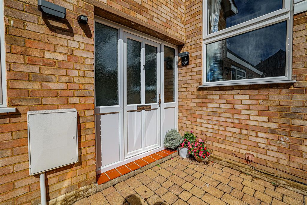 Property photo 3 of 48 980A2453.Jpg