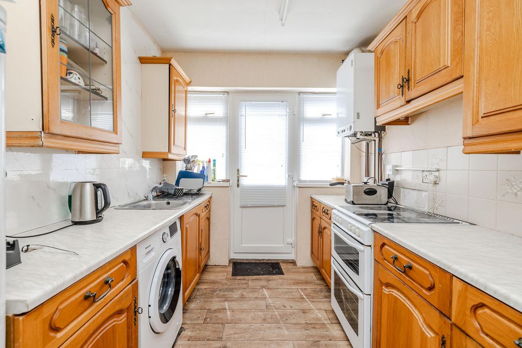 Property photo 2 of 17 Kitchen