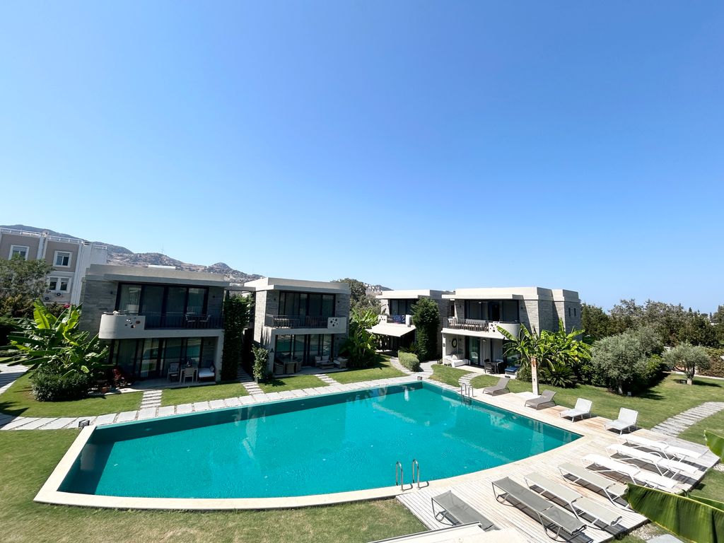 Property photo 2 of 23 An Immaculate Terrace Apartment For Sale In Bodrum - A Large Communal Pool And Pretty Shared Gardens