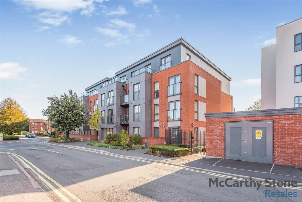 Property photo 1 of 29 8665362-Exterior07.Jpg