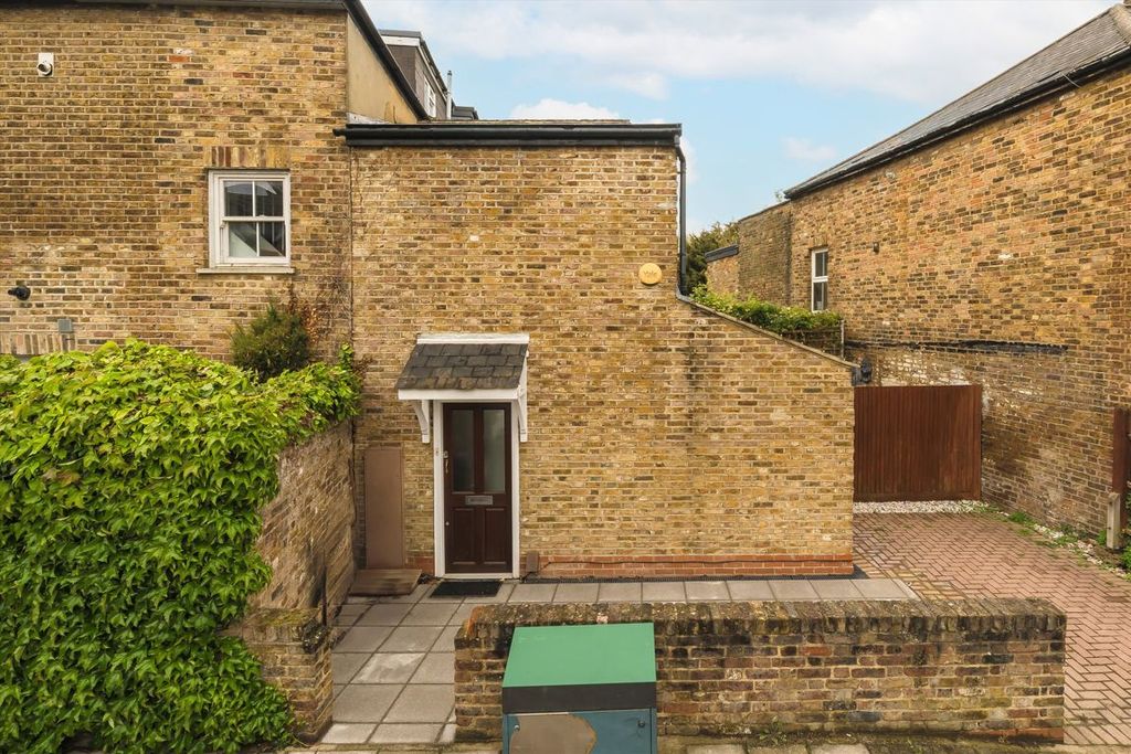 Property photo 1 of 8