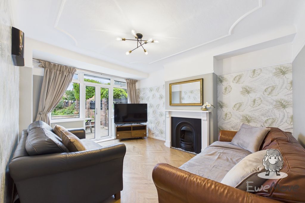 Property photo 2 of 13 10