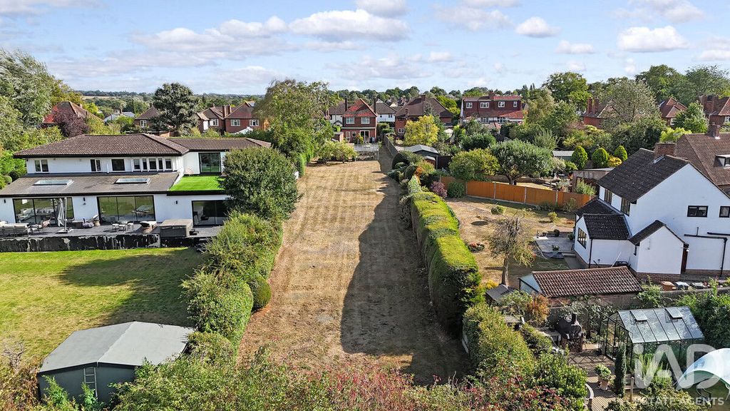 Property photo 2 of 31