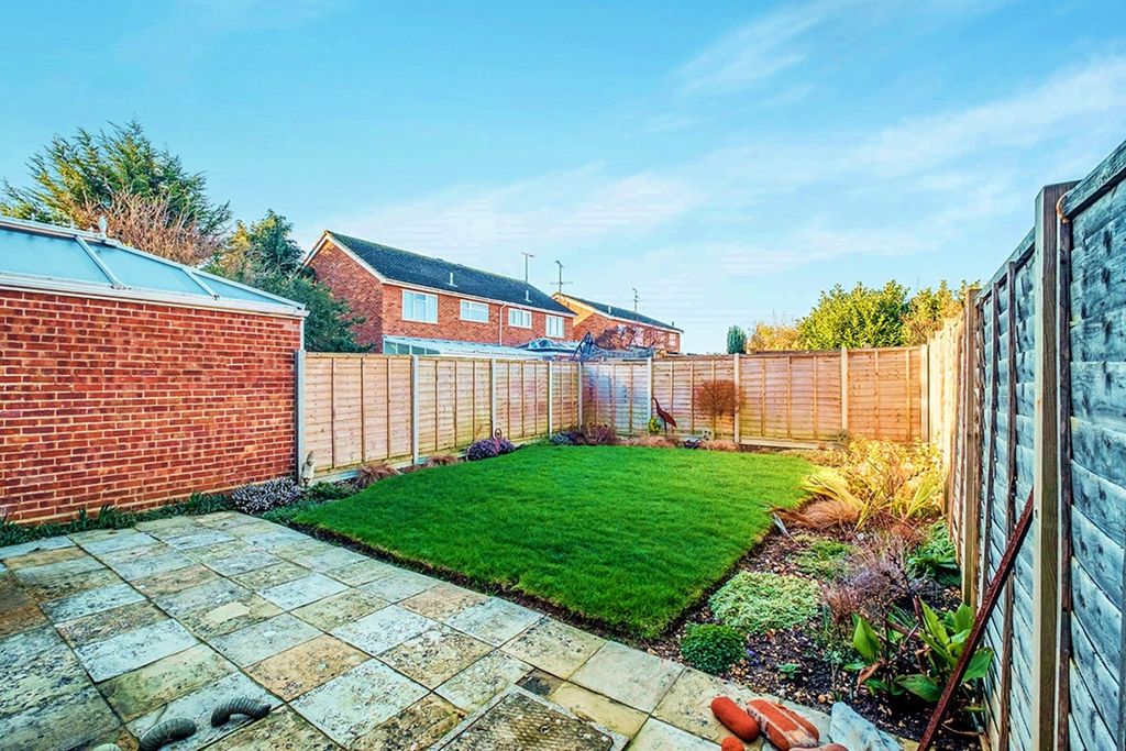 Property photo 2 of 8 Garden