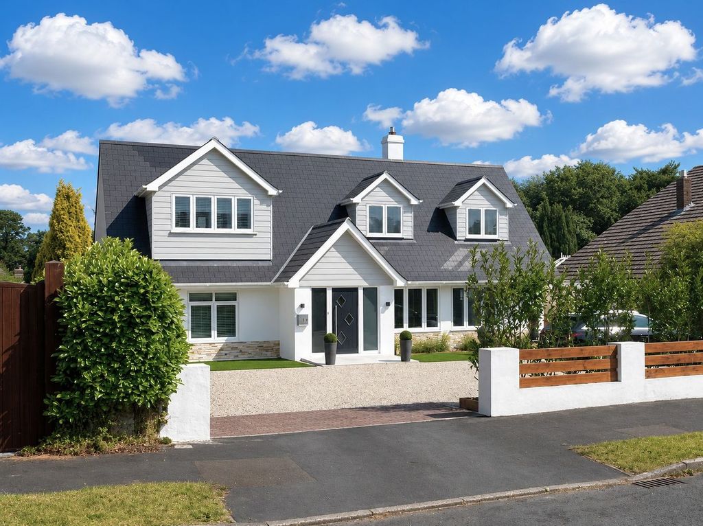 Property photo 1 of 32