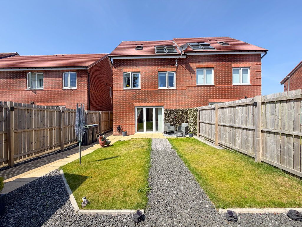 Property photo 1 of 17 External