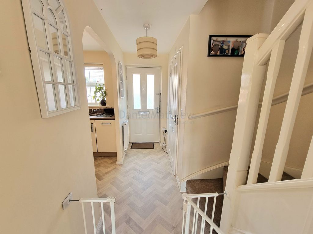 Property photo 2 of 22 Hallway