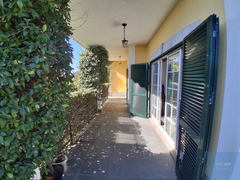 Property photo 2 of 39